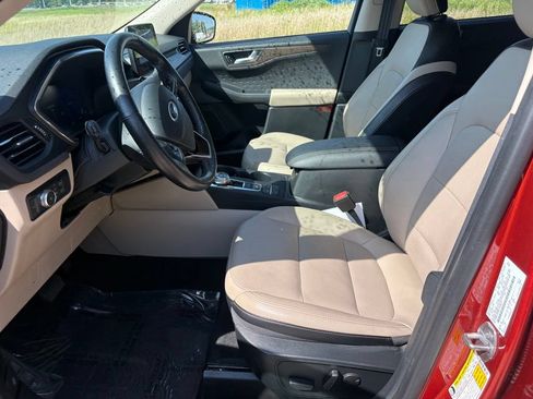 Used 2020 Ford Escape Titanium AWD/4WD image 16