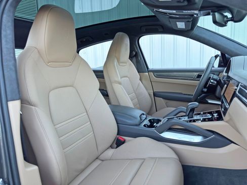 Used 2022 Porsche Cayenne Turbo S image 43