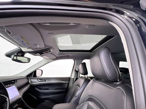 Used 2022 Jeep Grand Cherokee Limited image 22