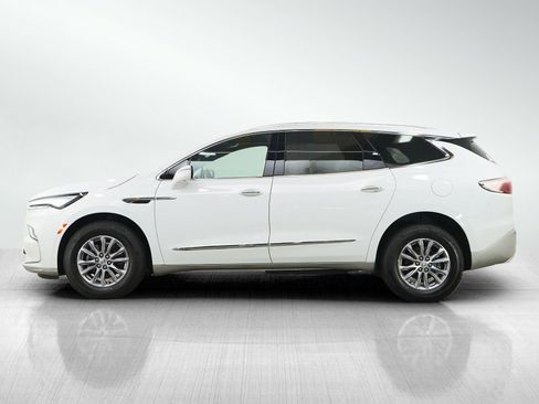 Used 2023 Buick Enclave Essence w/ Sound and Sites Package AWD/4WD image 2