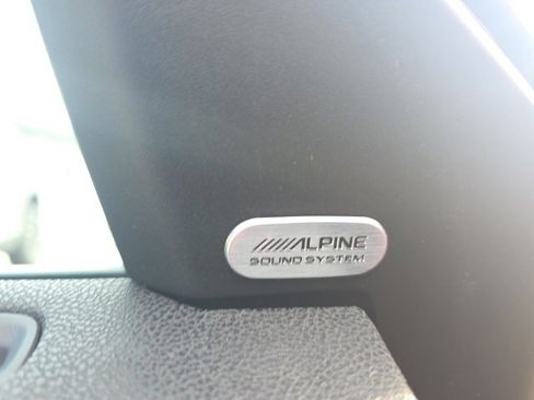 Used 2019 Dodge Charger SXT image 15