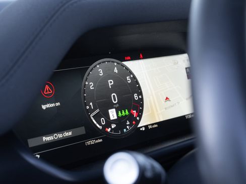 Used 2023 Land Rover Defender 90 X-Dynamic SE image 12