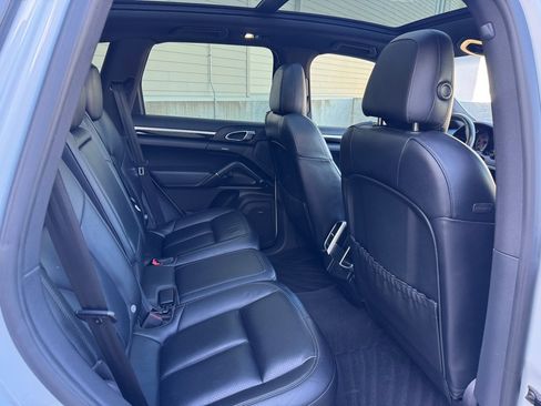 Used 2015 Porsche Cayenne S image 29
