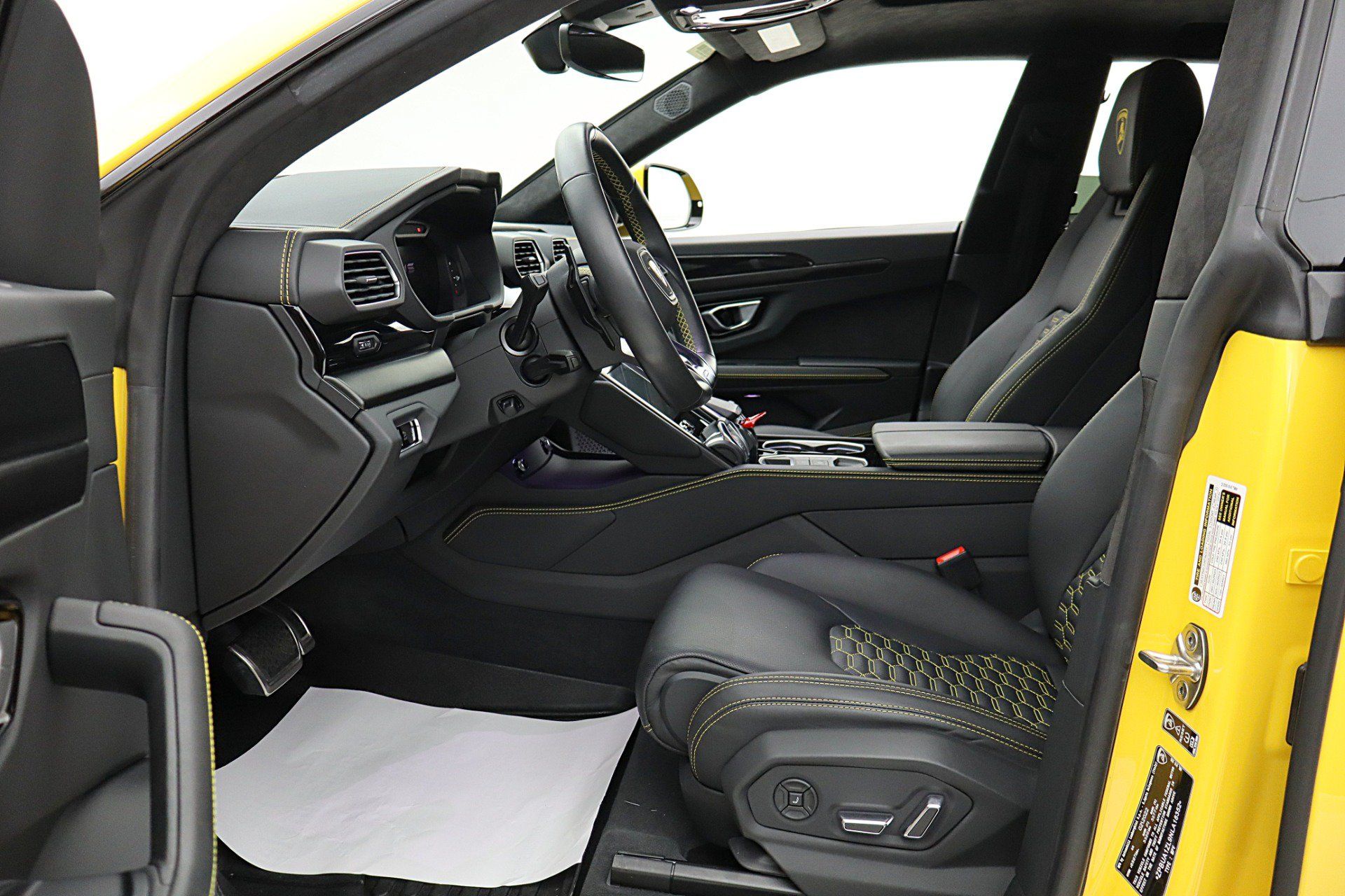 Used 2022 Lamborghini Urus AWD/4WD image 41