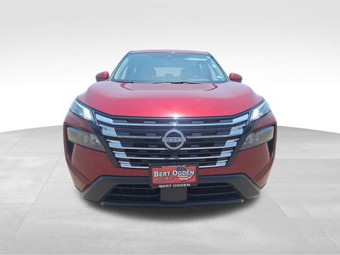 Certified 2026 Nissan Rogue SV FWD image 2