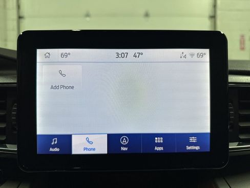 Used 2024 Ford Explorer XLT w/ Equipment Group 202A AWD/4WD image 32
