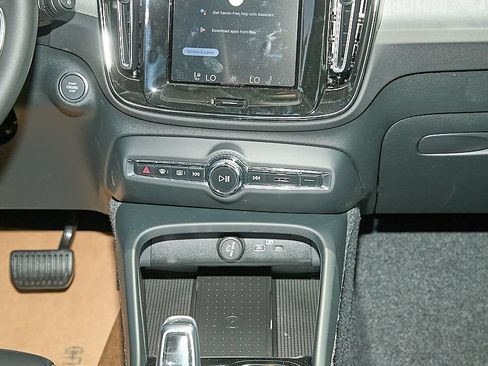 New 2026 Volvo XC40 B5 Plus w/ Protection Package Premier AWD/4WD image 27