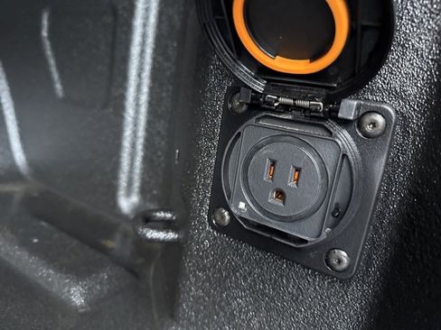 Used 2024 GMC Sierra 1500 AT4 w/ Technology Package image 33