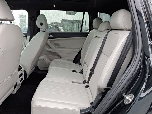 Used 2023 Volkswagen Tiguan SE R-Line image 10