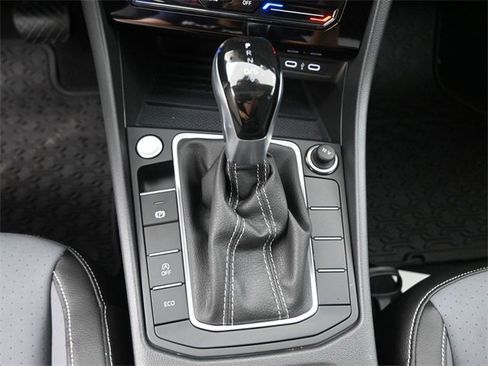 New 2025 Volkswagen Jetta SE image 4