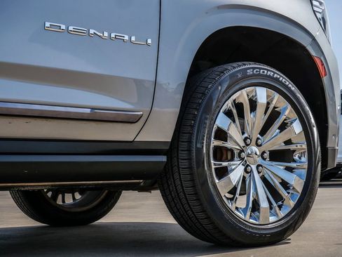 Certified 2023 GMC Yukon Denali Ultimate image 9