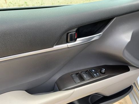 Used 2022 Toyota Camry LE FWD image 12