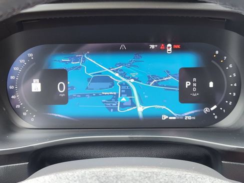 Certified 2025 Volvo XC40 B5 Plus AWD/4WD image 20