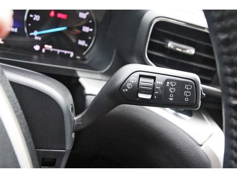 Used 2022 Ford Explorer XLT w/ Equipment Group 202A image 21