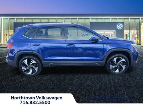 Certified 2024 Volkswagen Taos SE image 2