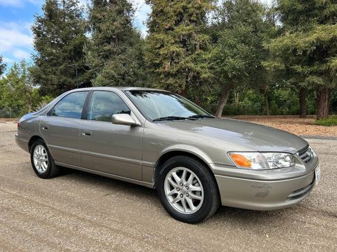 Used 2000 Toyota Camry XLE FWD image 11