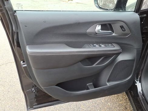 New 2026 Chrysler Pacifica Select image 14