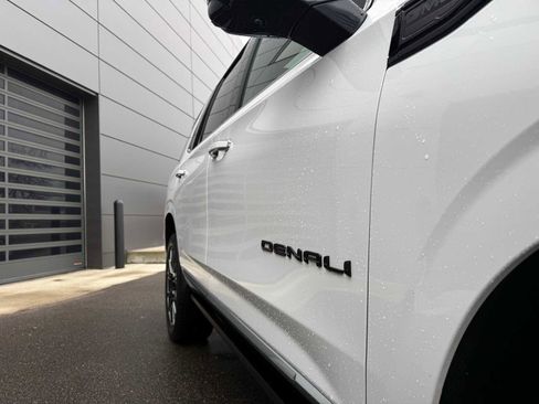 Used 2024 GMC Yukon Denali image 5