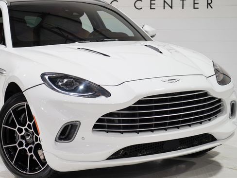 Used 2022 Aston Martin DBX AWD/4WD image 26