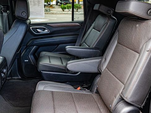 Used 2022 Chevrolet Suburban High Country image 12