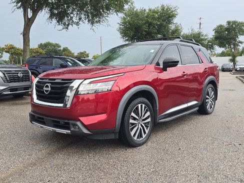 Certified 2022 Nissan Pathfinder Platinum w/ Lighting Package (N93) FWD image 4