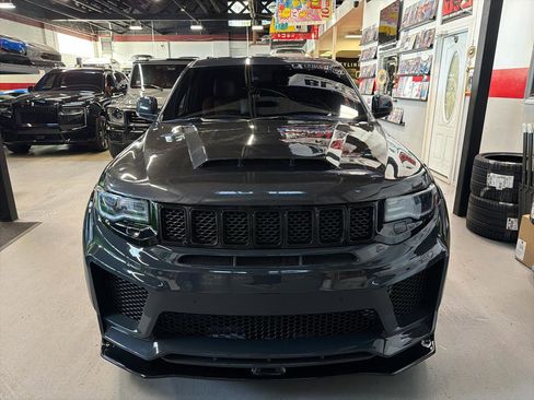 Used 2018 Jeep Grand Cherokee Trackhawk AWD/4WD image 2
