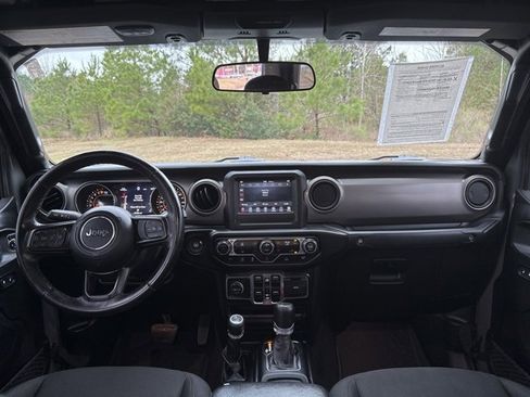 Used 2021 Jeep Gladiator Willys image 14