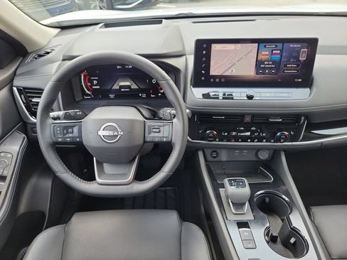 Certified 2025 Nissan Rogue SL w/ SL Premium Package FWD image 17