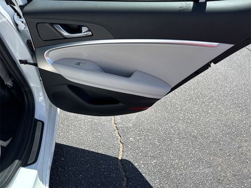 New 2025 Genesis G70 2.5T image 16