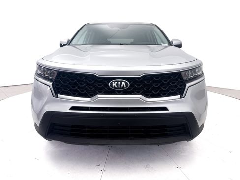 Used 2021 Kia Sorento LX FWD image 2