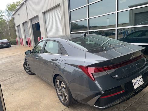 Used 2024 Hyundai Elantra Limited image 6