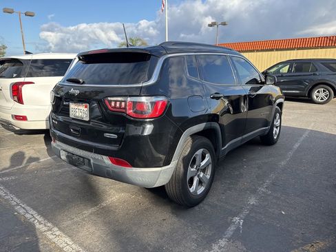 Used 2018 Jeep Compass Latitude w/ Popular Equipment Group AWD/4WD image 3