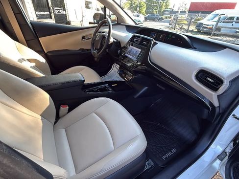 Used 2020 Toyota Prius XLE AWD/4WD image 22