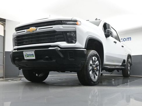 Used 2025 Chevrolet Silverado 2500 Custom w/ Custom Value Package image 6