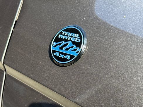 Certified 2022 Jeep Grand Cherokee Trailhawk w/ Luxury Tech Group III AWD/4WD image 9