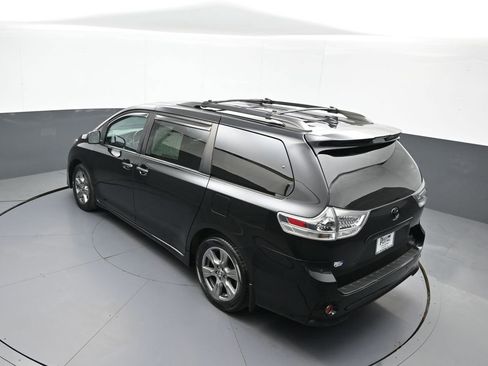 Certified 2019 Toyota Sienna SE w/ SE Preferred Package AWD/4WD image 43