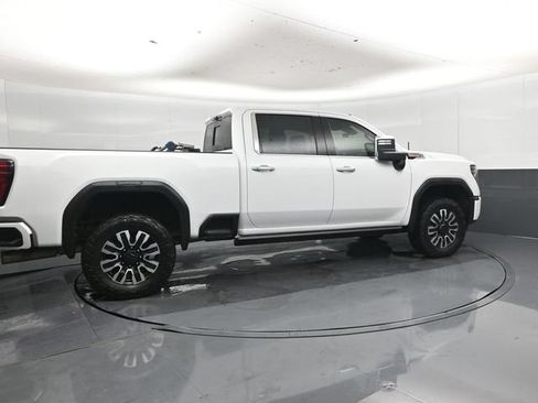 Used 2024 GMC Sierra 2500 Denali w/ Denali Reserve Package AWD/4WD image 3