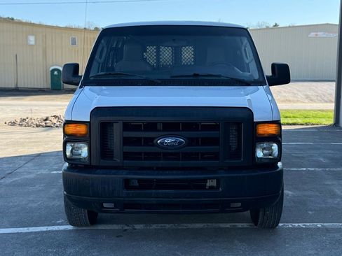 Used 2014 Ford E-250 and Econoline 250 image 2