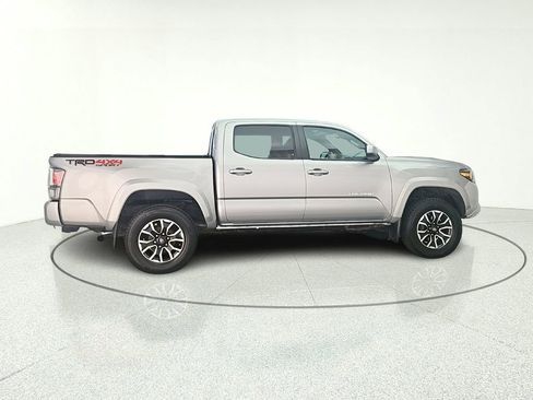 Used 2020 Toyota Tacoma TRD Sport w/ Technology Package AWD/4WD image 4