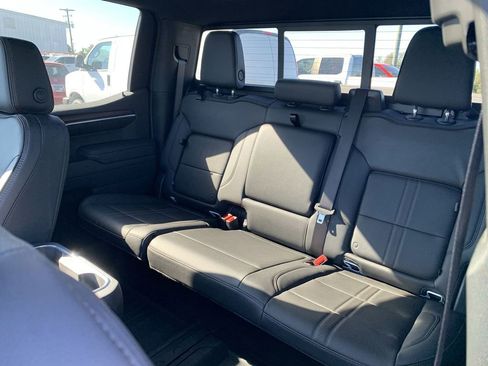 Used 2024 Chevrolet Silverado 1500 High Country w/ High Country Premium Package image 25