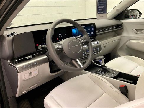 Certified 2025 Hyundai Kona SEL image 12