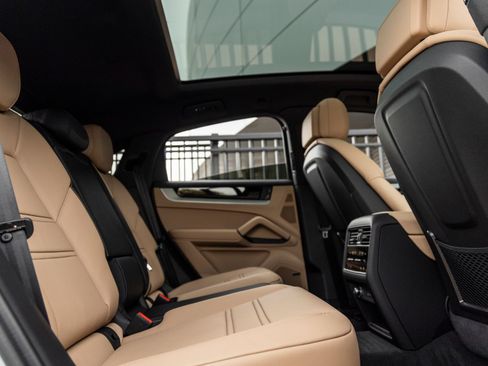 Certified 2026 Porsche Cayenne Coupe AWD/4WD image 37