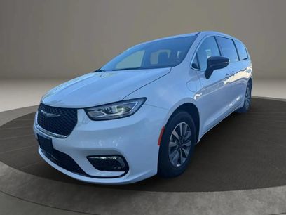 Used 2024 Chrysler Pacifica Limited