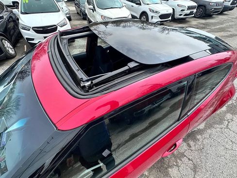Used 2017 Hyundai Veloster Value Edition FWD image 21