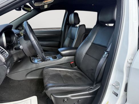 Used 2022 Jeep Grand Cherokee Laredo X image 9