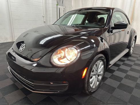 Used 2018 Volkswagen Beetle 2.0T S image 2