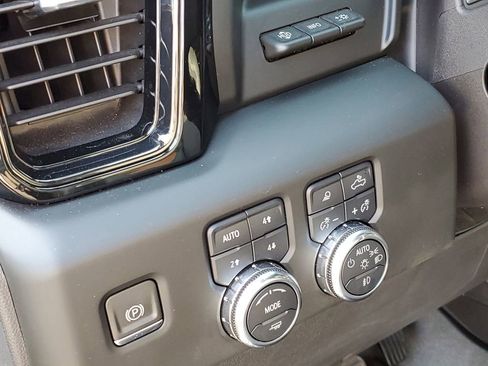 Used 2024 GMC Sierra 1500 AT4 w/ Technology Package image 10