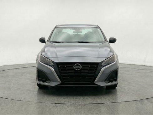 Used 2025 Nissan Altima 2.5 SV FWD image 2