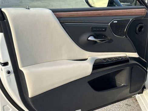 New 2025 Lexus ES 350 Ultra Luxury image 17