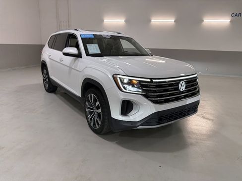 Used 2024 Volkswagen Atlas SEL image 3